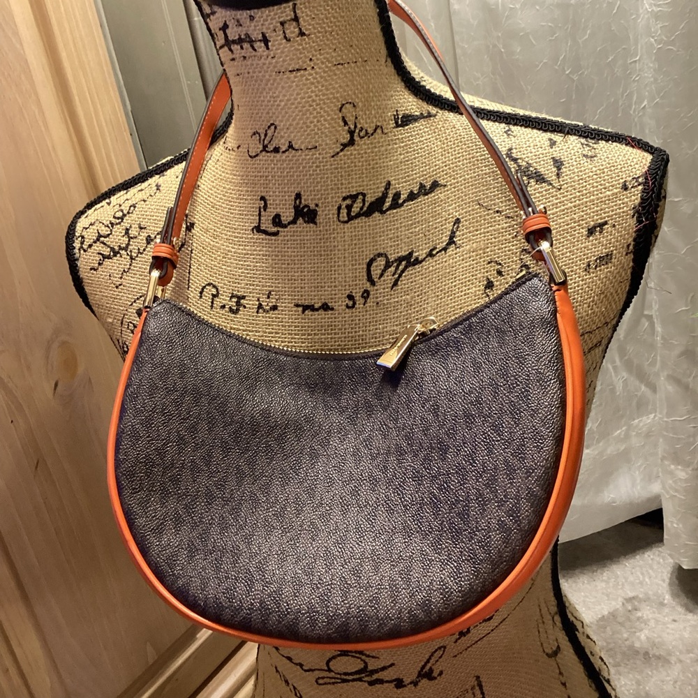 Authentic Michael Kors Bag - Picture 4 of 7